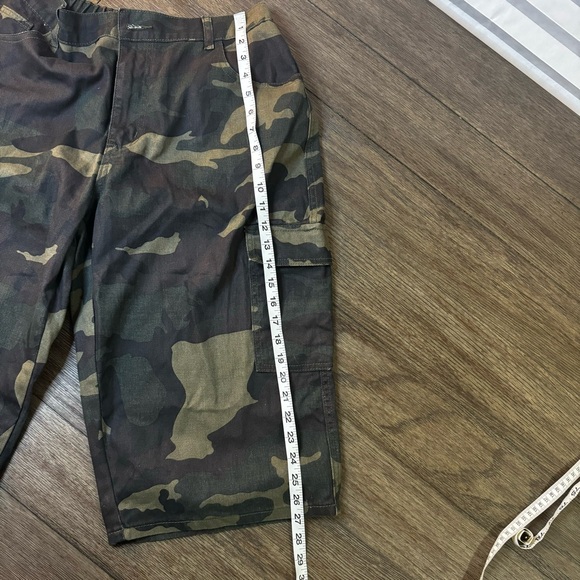 Shein men’s stretch cargo camo shorts - Picture 5 of 5